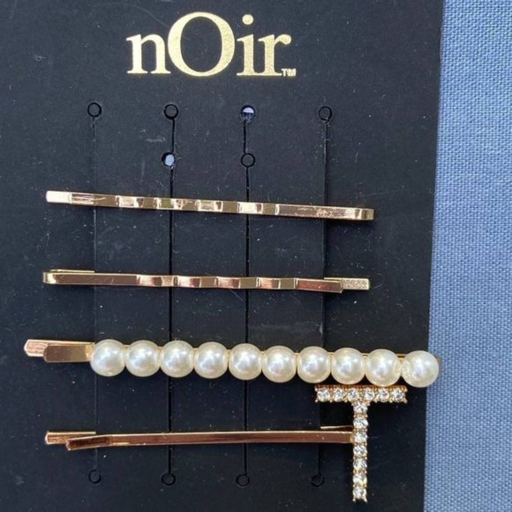 ⭐️4 for 25⭐️ NWT NOIR Pearl Initial "T" Hair Pins